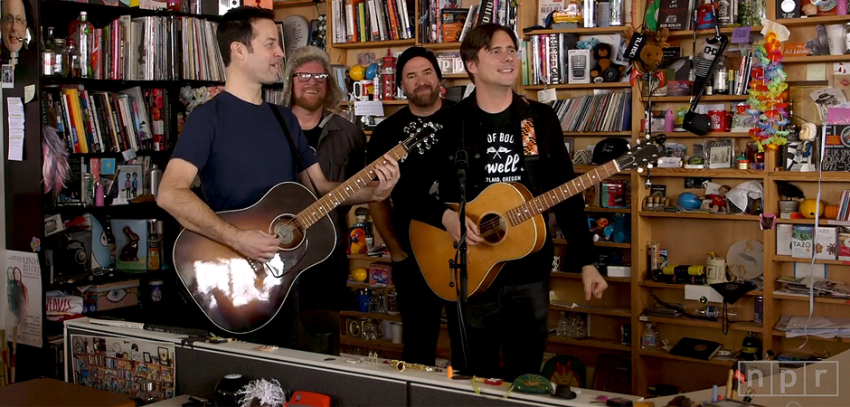 Jimmy Eat World แสดงโชว์ในรายการ NPR Tiny Desk Concert