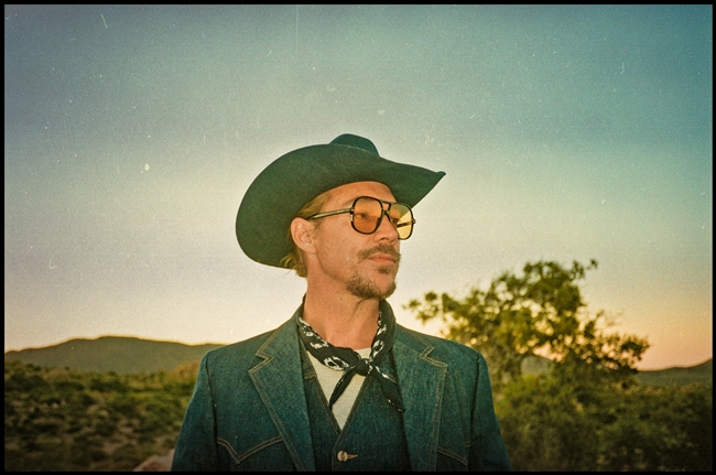 Diplo ควบม้าส่งอัลบั้มคันทรี-ป็อปถึงมือทุกคน Diplo Presents Thomas Wesley Chapter 1 Snake Oil