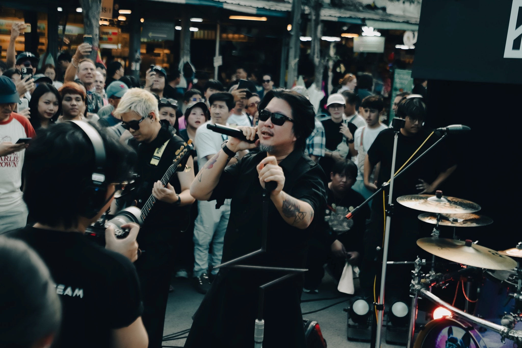 Bedroom Audio บุกจตุจักร ส่งท้ายปีฉลอง ภาวนา ทะลุ 1ล้านวิว เพลงแฟนแน่น โชว์จัดเต็มทุกเพลงฮิต